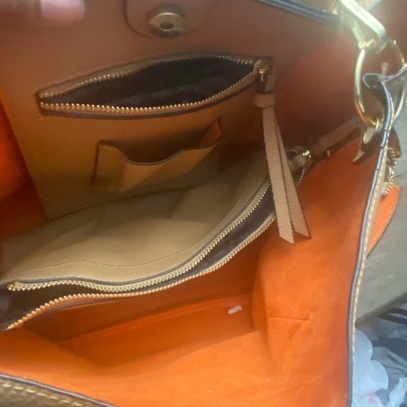 Steve Madden Lucia Large Tan Tote Bag
Detachable straps, multiple compartments - Picture 6 of 11